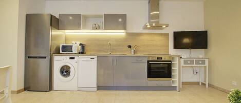 Fridge, microwave, oven, stovetop