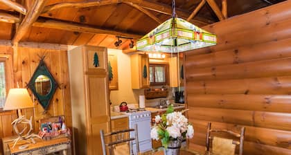 All Season Loon -mökki Colby-järvellä Saranac-järvellä