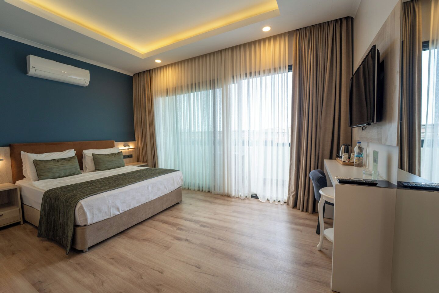 deluxe double room, mountain view | 1 bedroom, hypo-allergenic bedding, minibar, in-room safe