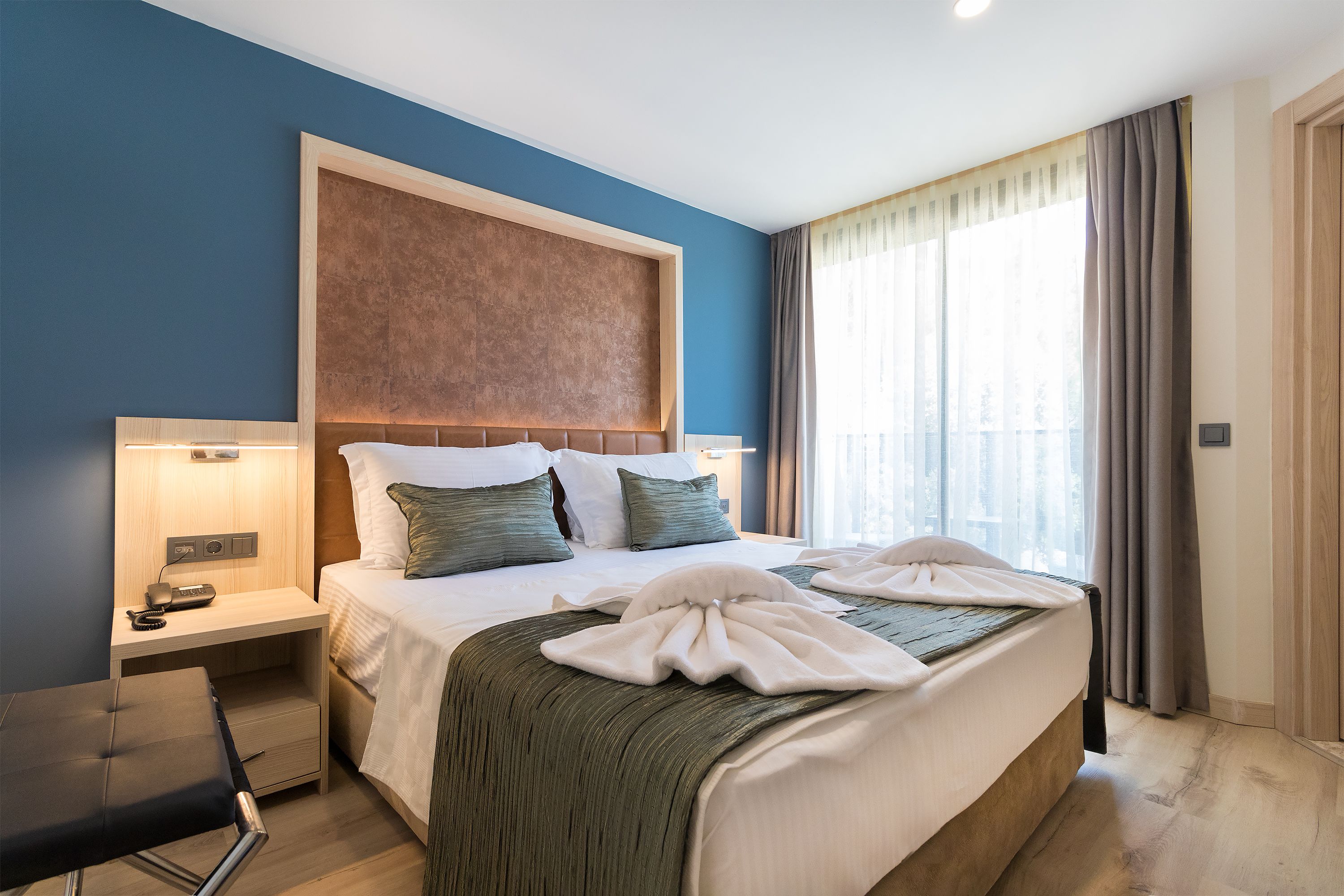 1 bedroom, hypo-allergenic bedding, minibar, in-room safe