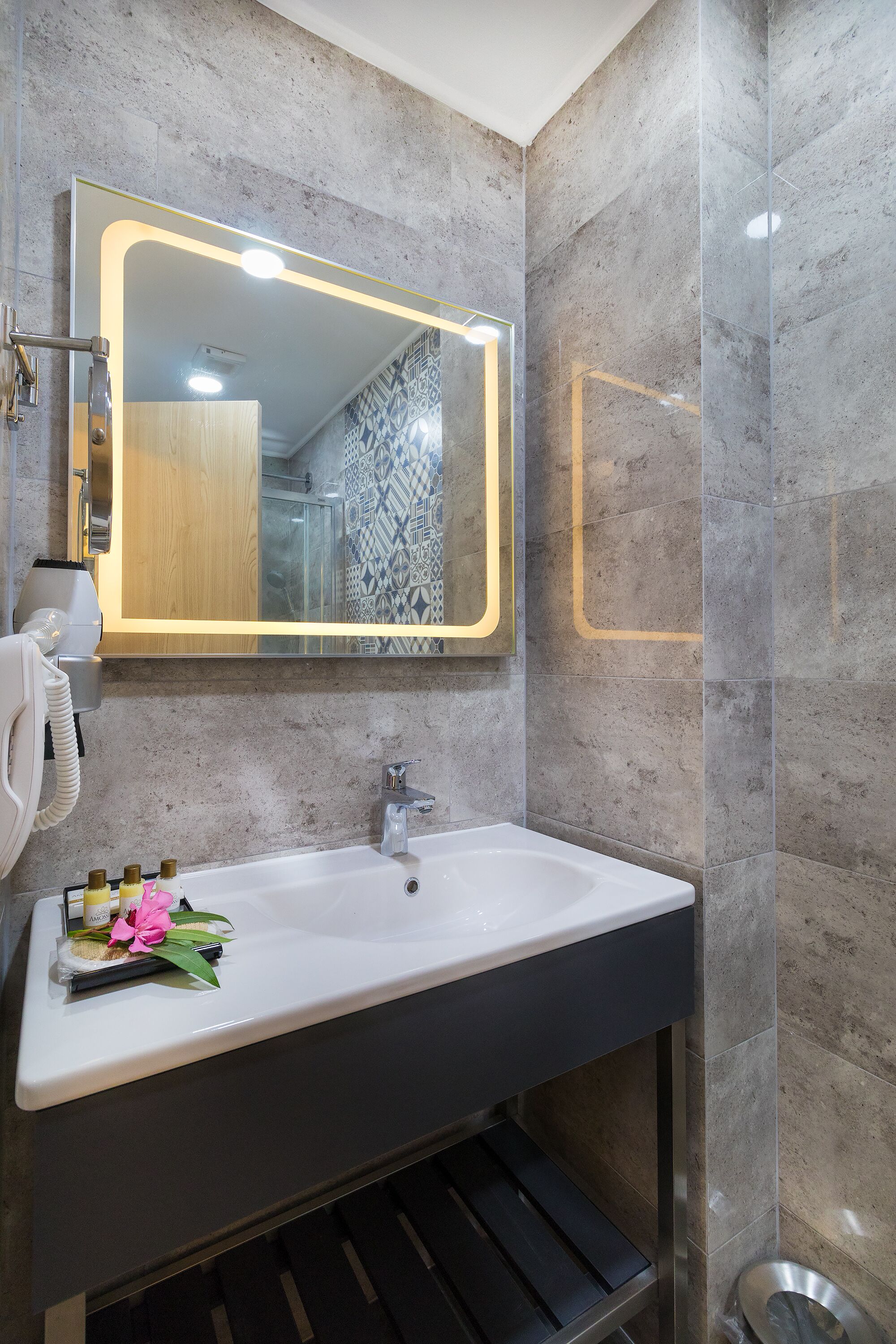 family triple room, mountain view | bathroom sink