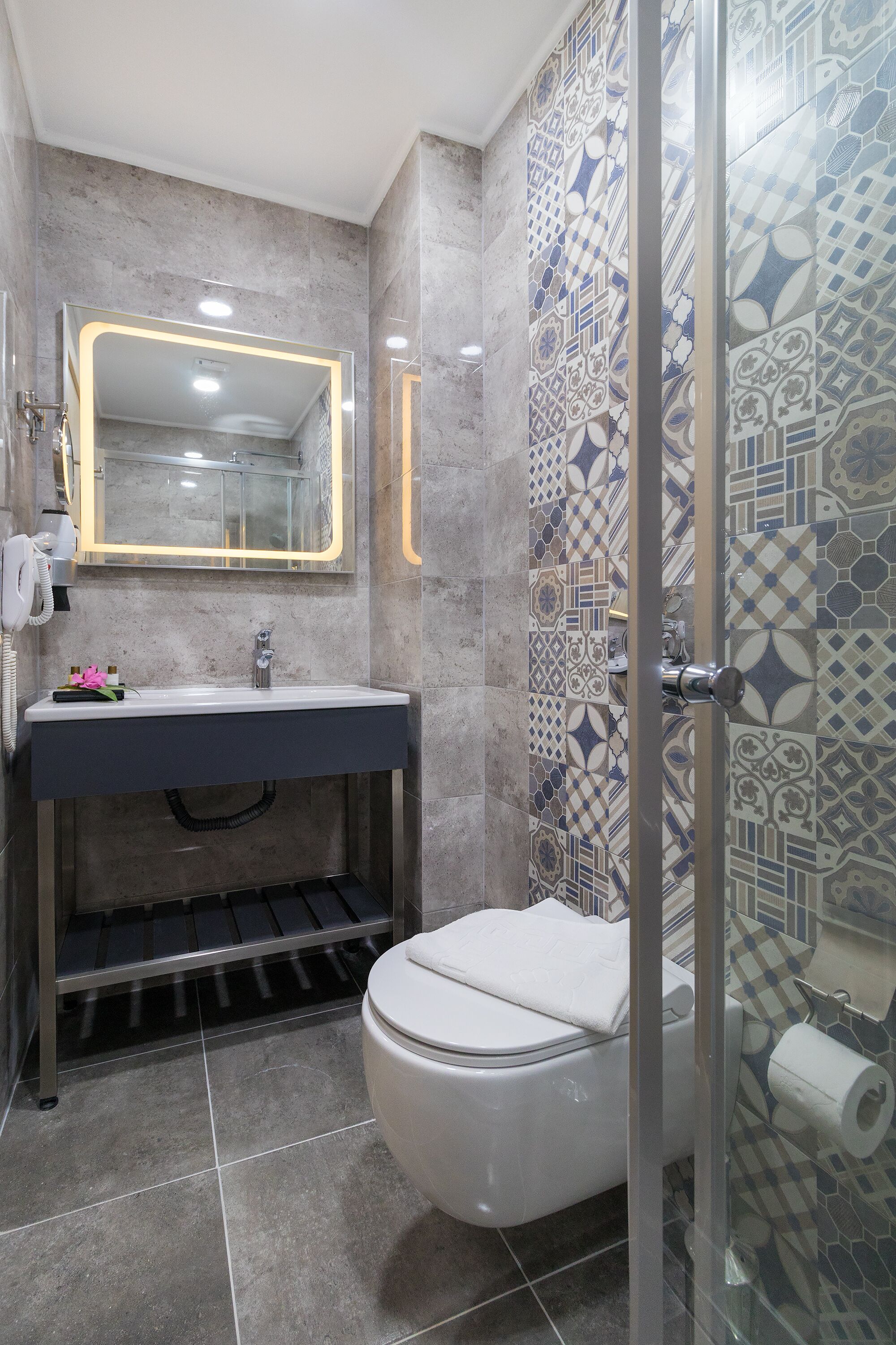 family triple room, mountain view | bathroom | shower, rainfall showerhead, free toiletries, hair dryer