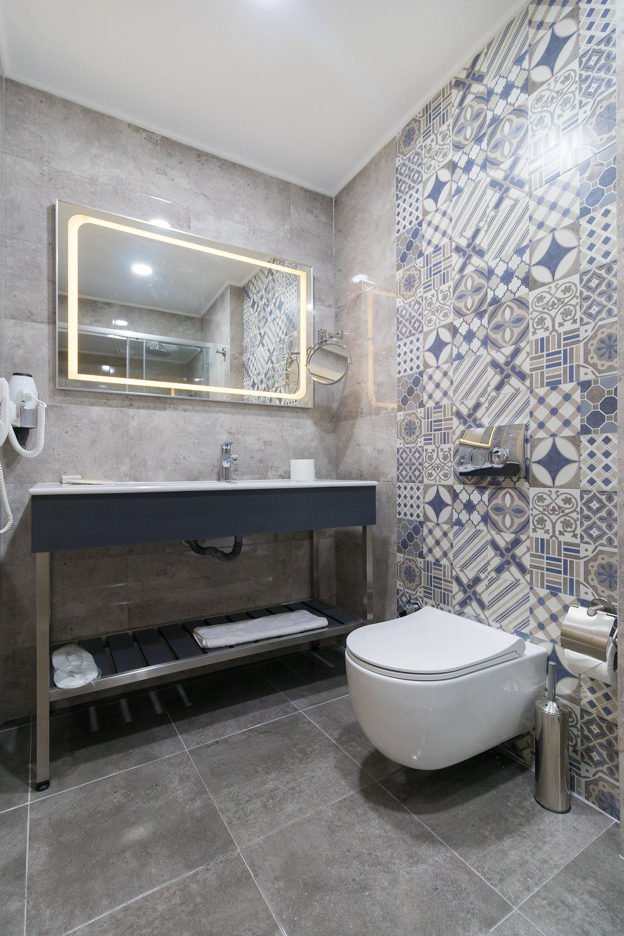 deluxe double room, mountain view | bathroom | shower, rainfall showerhead, free toiletries, hair dryer