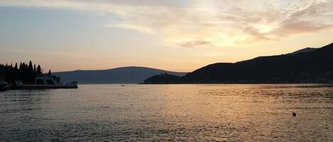 Beach nearby, sun loungers