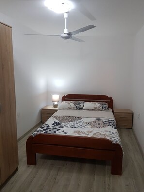 2 bedrooms, iron/ironing board, free WiFi, bed sheets