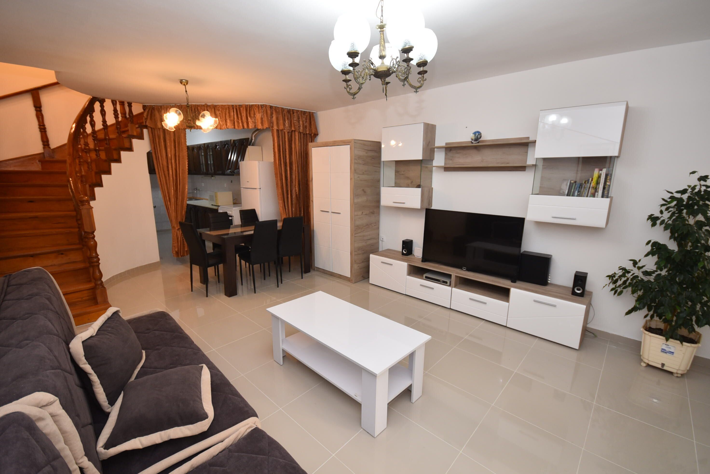 平板电视、书、立体声音响