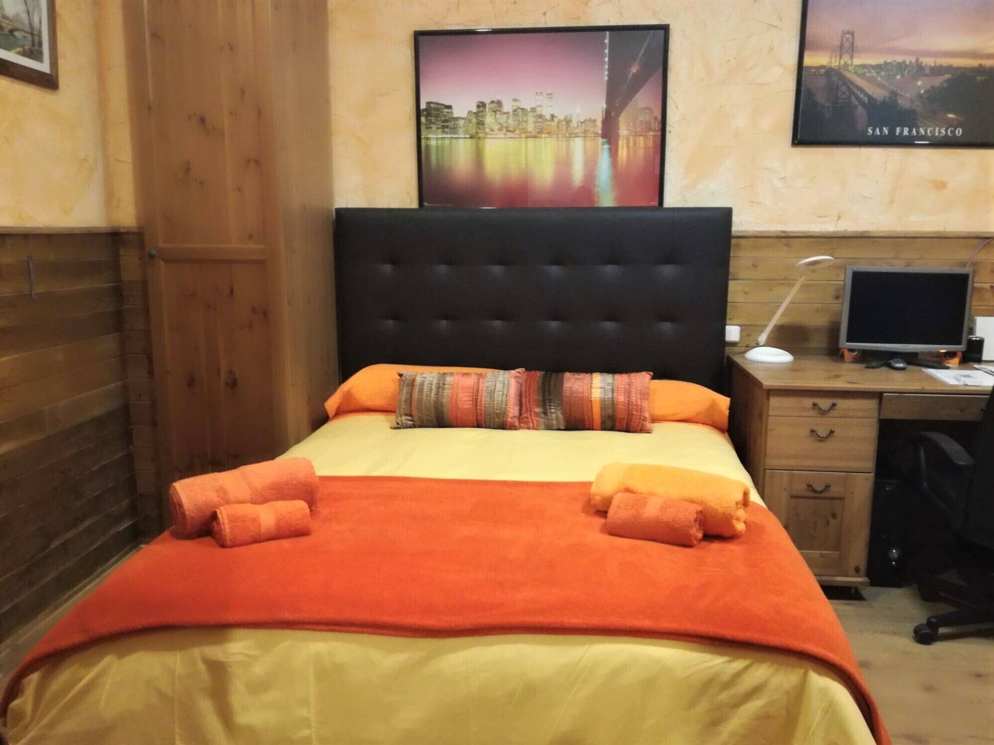 6 bedrooms, desk, iron/ironing board, free WiFi