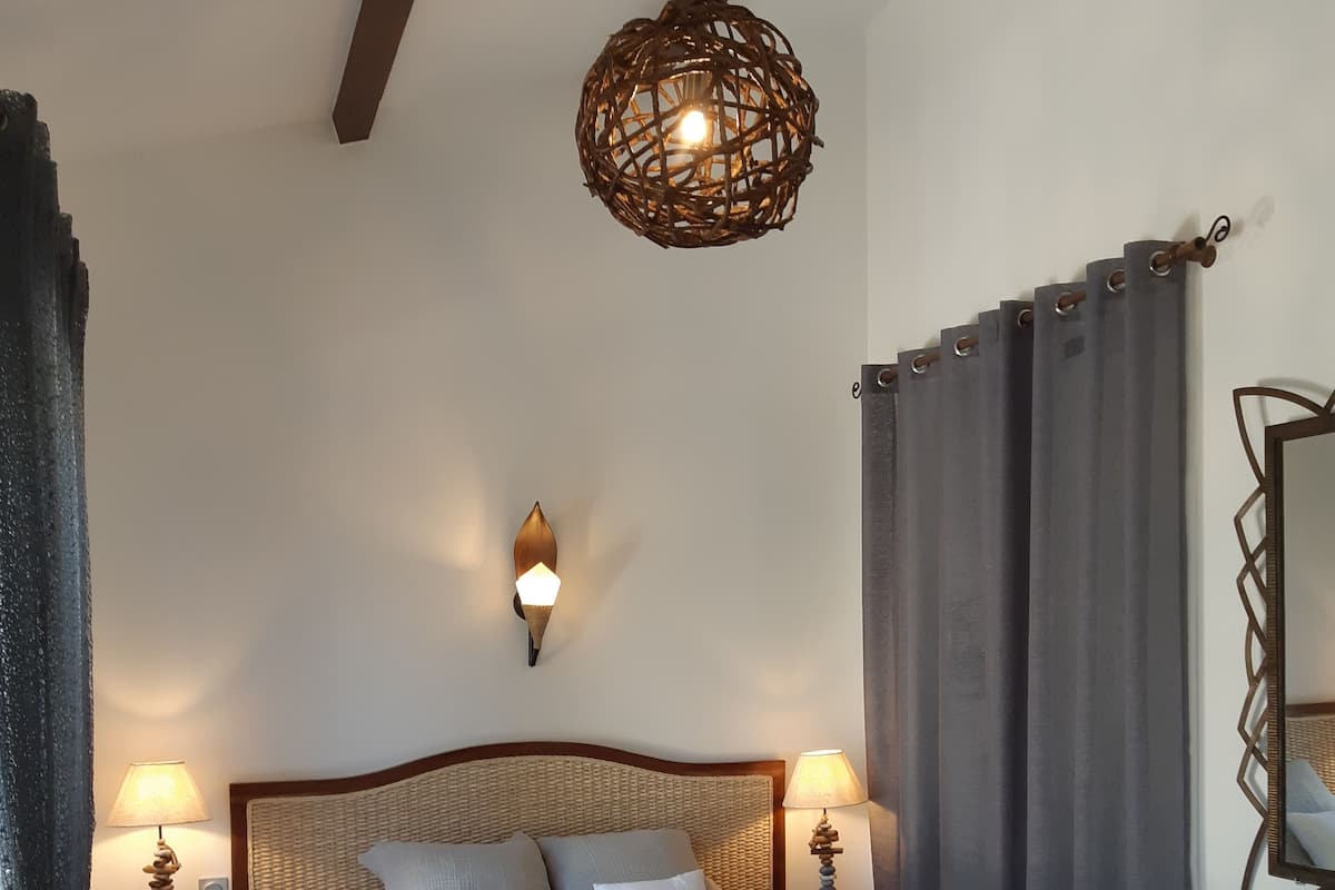 Habitación doble superior, para no fumadores, baño privado (Bali) | Ropa de cama de alta calidad y caja de seguridad en la habitación