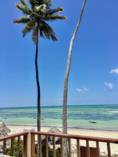 THE BEACH VILLA - Four Bedroom Villa, Sleeps 8