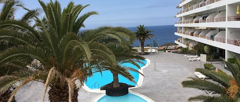 Piscina a l'aire lliure i piscina climatitzada