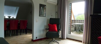 60平方メートル、3部屋キッチン、バスルーム、バルコニー