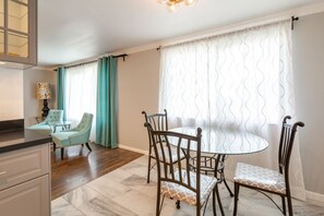 Dining - Lovely Midcentury Modern Inspired 3 bedroom house (Provo)