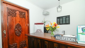 Reception - OYO 271 Zone One (Colombo)