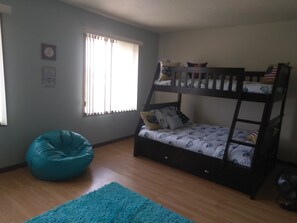 Iron/ironing board, free WiFi, bed sheets