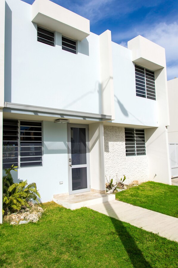Exterior - Private pool, Oceanview, Centrally located! (Puerto)