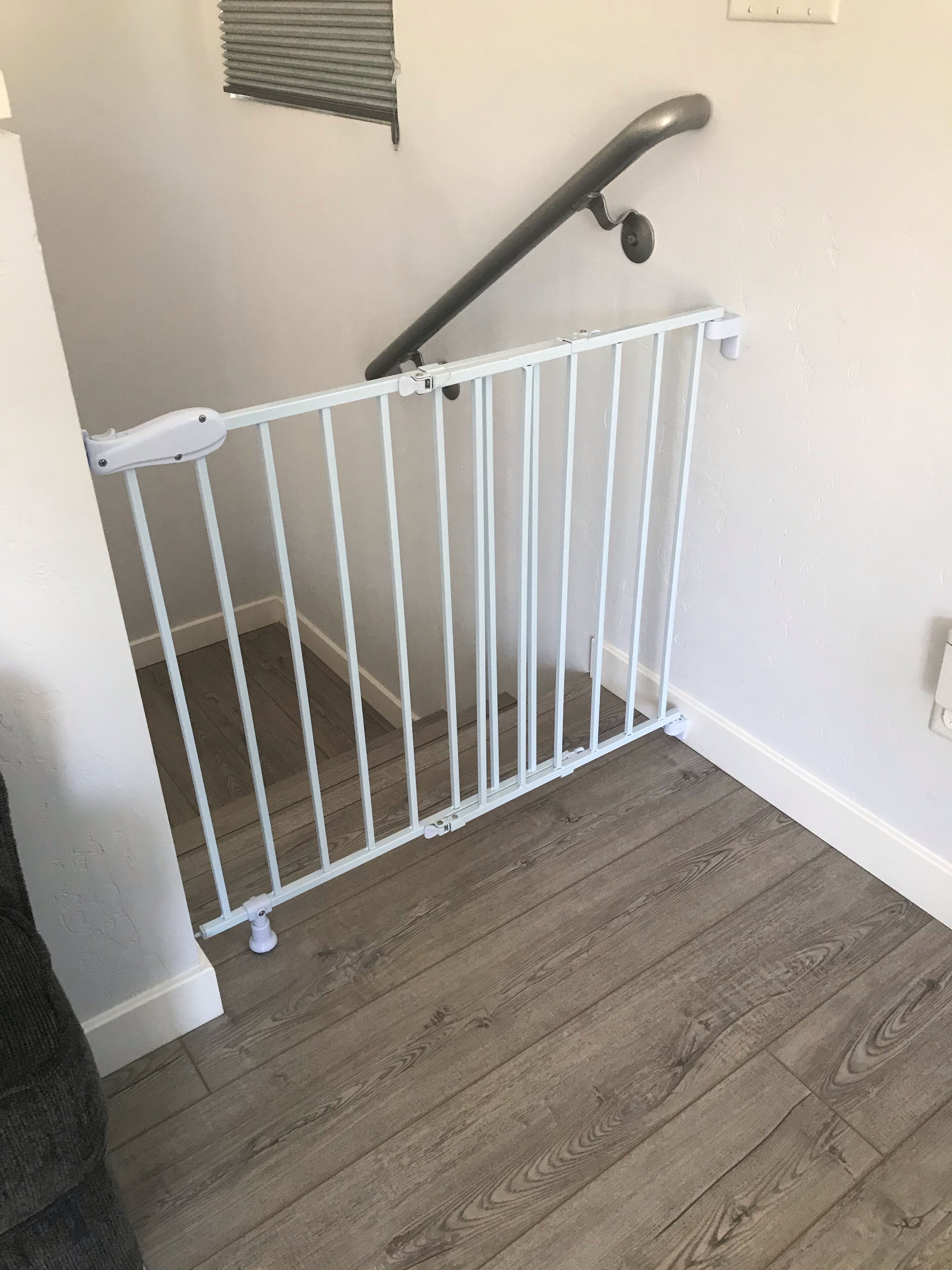 Baby gate and high chair are provided. 