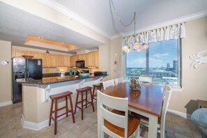 Dining - Crystal Tower Corner Unit 801 (Gulf Shores)