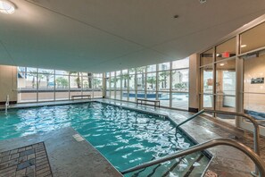 Piscina coperta, una piscina riscaldata