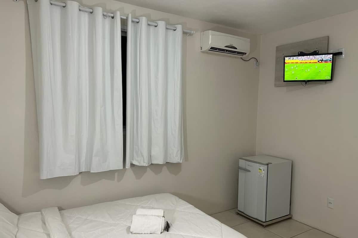Quarto standard | Cofres nos quartos, cortinas blackout, quartos à prova de som