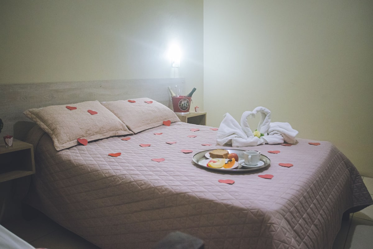 Apartamento Duplo Deluxo | Peti besi dalam bilik, langsir/tirai gelap terus, kalis bunyi