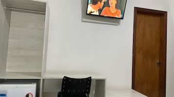 Apartamento Quadruplo Deluxo | Een kluis op de kamer, verduisterende gordijnen, geluiddichte muren