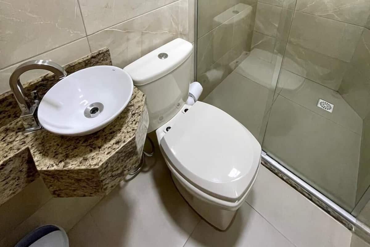 Quarto quádruplo superior | Banheiro | Banheira de hidromassagem, produtos de toalete grátis