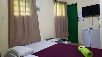 Minibar, wifi gratis y ropa de cama