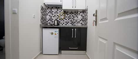 Family Apartment | Private kitchenette | Mini-fridge, stovetop, coffee/tea maker, electric kettle