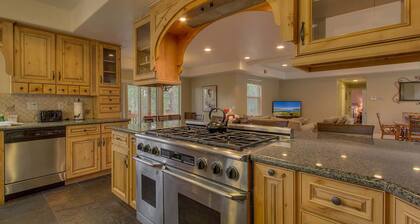 Shuffleboard Table, Spa, Pool Table, Foosball, 5 mins to Heavenly, Lake, Casinos: Black Bart Estate