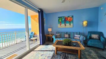 Smart TV, chimenea, tenis de mesa y juguetes