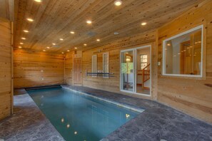 Alberca techada y alberca climatizada