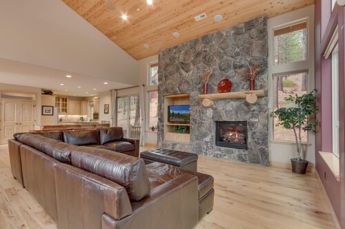 Indoor Pool, Arcade, Spa, Sauna, AC, Shuffleboard, Pool Table, 5min to Heavenly – Evergreen Estate