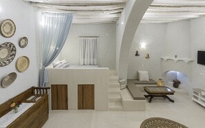 Casa Tradizionale | Area soggiorno | Smart TV, caminetto, Netflix