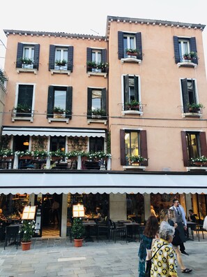 Exterior - Al Teatro Italia (Venice)