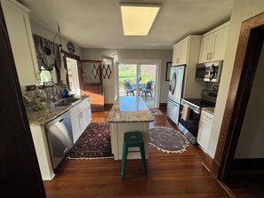 Fridge, microwave, oven, stovetop - HOT TUB-King Beds-Farm Stay- Firepit-Mountain views under Blue Ridge Parkway (Montvale)