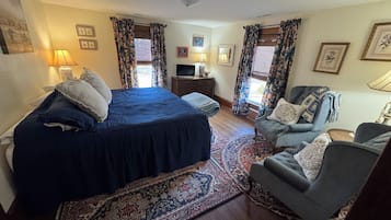 4 bedrooms, desk, iron/ironing board, free WiFi