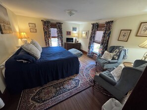 4 bedrooms, desk, iron/ironing board, free WiFi