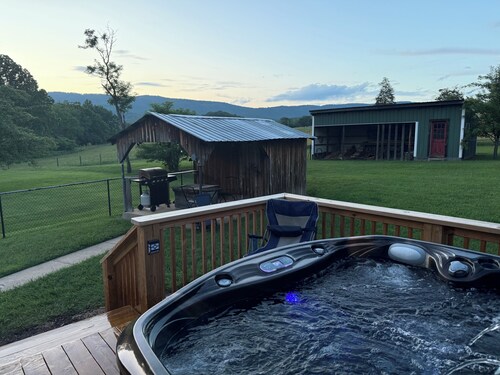 HOT TUB-King Beds-Farm Stay- Firepit-Mountain views under Blue Ridge Parkway