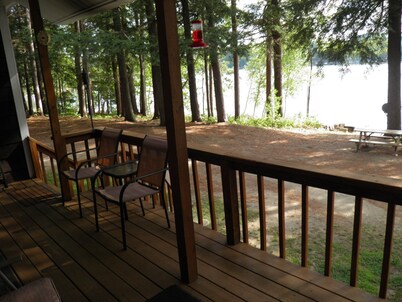 Vintage Rustic Cottage on Brettun’s Pond, boat accessible, PET FRIENDLY!