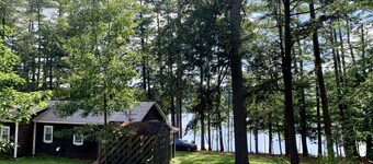 Vintage Rustic Cottage on Brettun’s Pond, boat accessible, PET FRIENDLY!