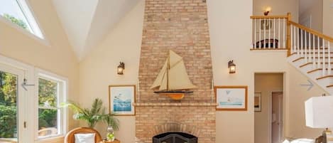 Smart TV, fireplace, DVD player, books