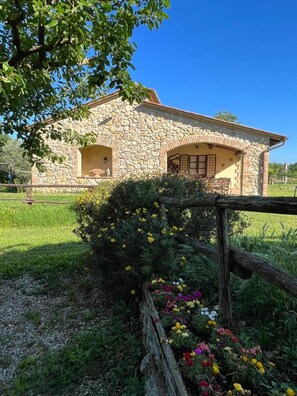 Property grounds - Farmhouse Podere dell'Olmo in Umbria - Holiday Home (Ida's House) (Amelia)
