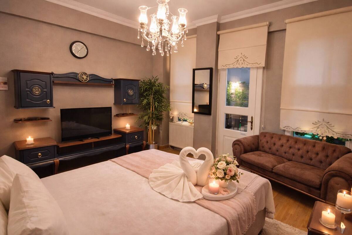 1 bedroom, premium bedding, iron/ironing board (on request), free WiFi