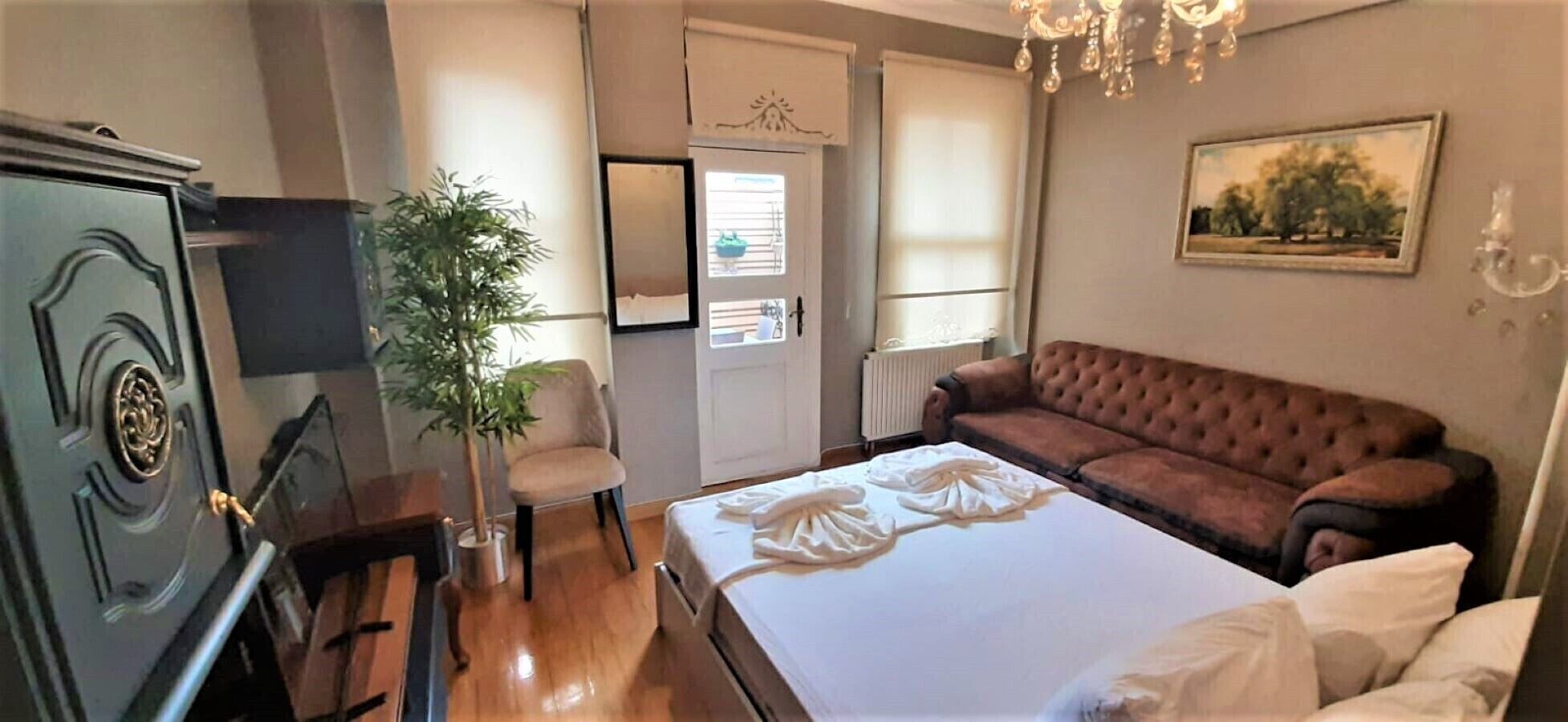 1 bedroom, premium bedding, iron/ironing board, free WiFi