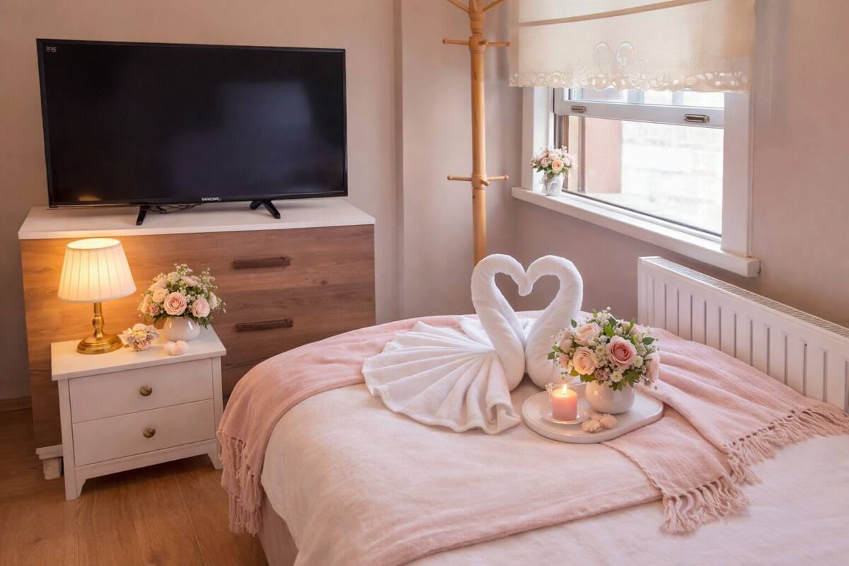 1 bedroom, premium bedding, iron/ironing board (on request), free WiFi