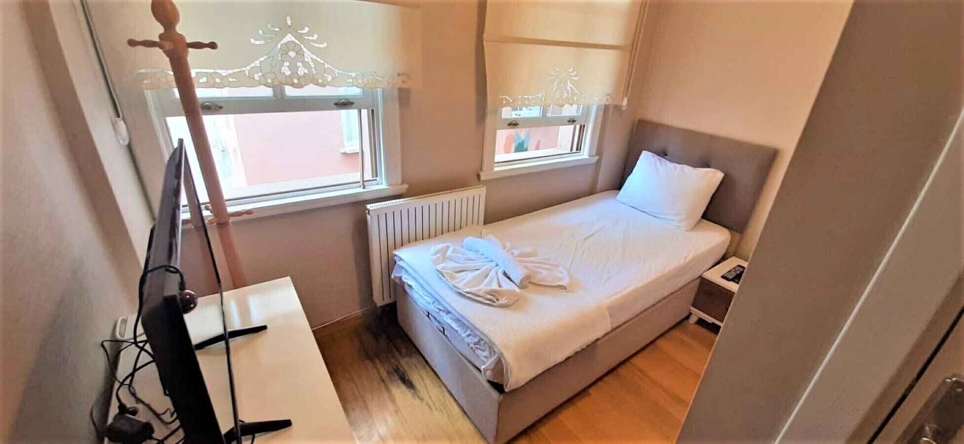 1 bedroom, premium bedding, iron/ironing board, free WiFi