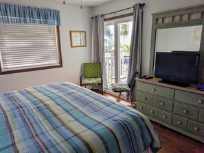 2 soverom, skrivebord, strykejern/-brett og wi-fi