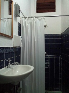 Deluxe-Doppelzimmer (1) | Dusche im Bad