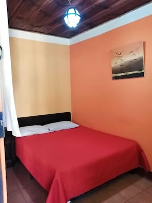 Basic Double Room | Free WiFi - Hotel Internacional Guest House (Antigua Guatemala)