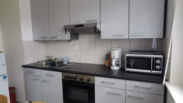 KylskÄp, mikrovÄgsugn, ugn och spishÀll